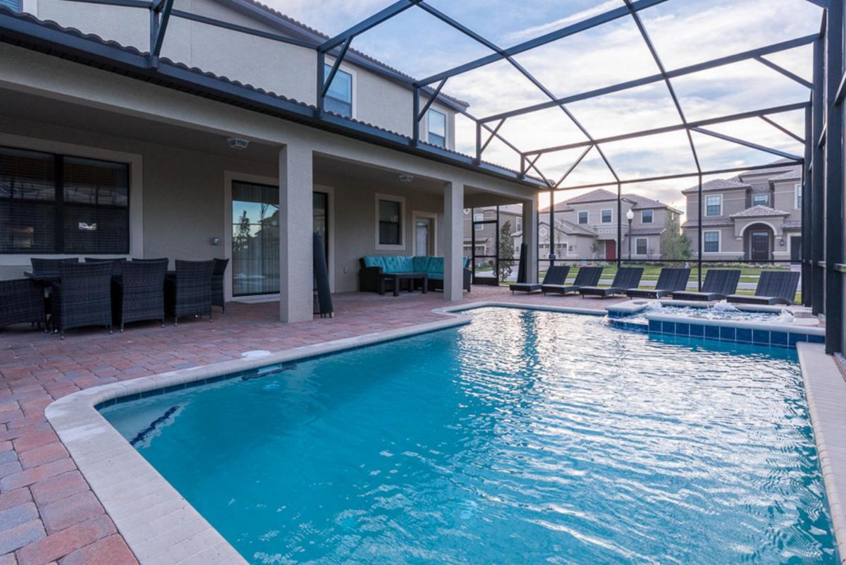 Popular attractions Area Nearby Property